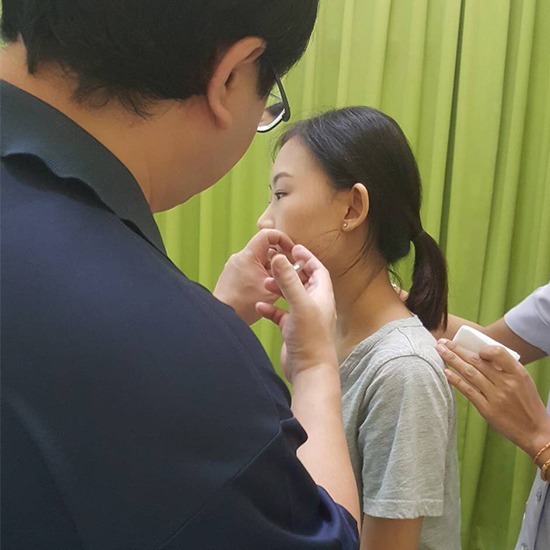 คลินิกศัลยกรรมตกแต่งเสริมสวย รังสิต - คลินิกฉีด Filler,Botox โดยหมอจำนงค์